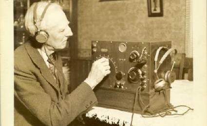 Lecture critique de "« ON FAIT DE LA RADIO ? » : TÂCHES ET CRÉATIVITÉ EN JEU"